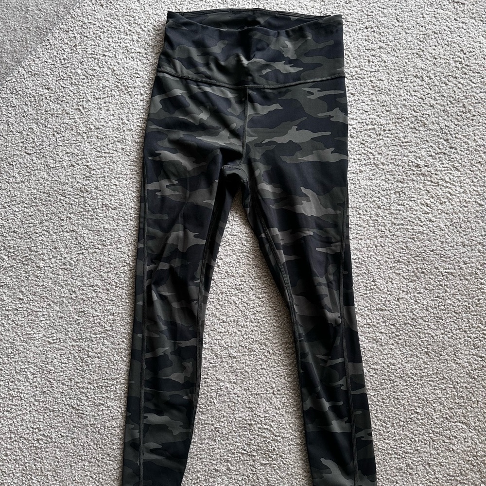 Athleta stash tight green camp XS